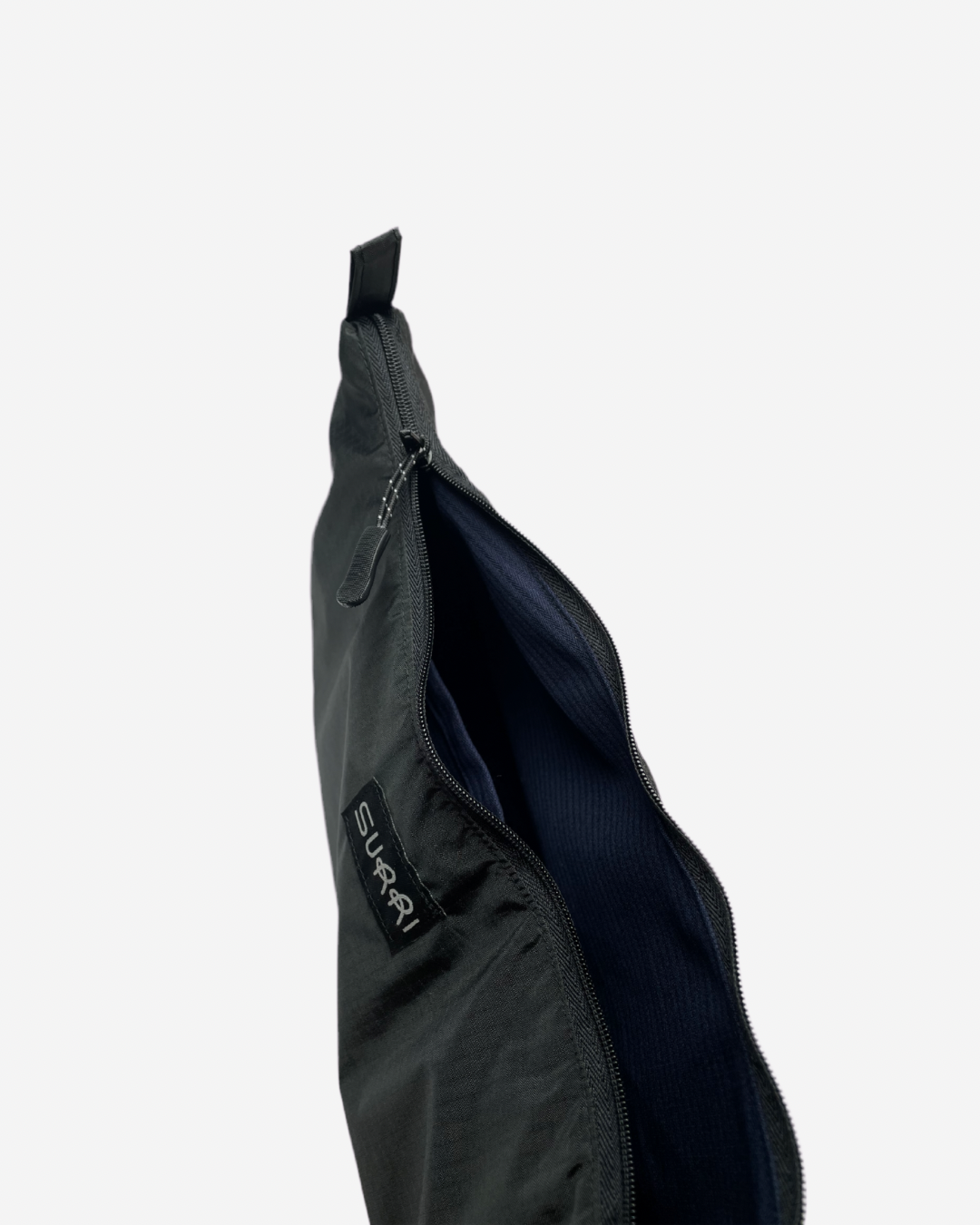 (1) TASCHE SCHWARZ