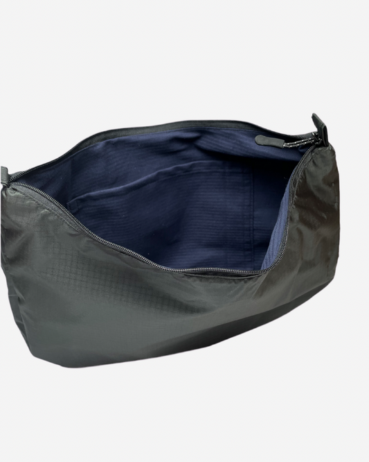 (1) TASCHE SCHWARZ